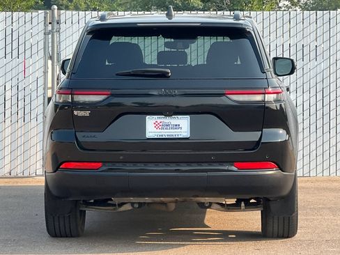 Used 2024 Jeep Grand Cherokee Altitude AWD/4WD image 5
