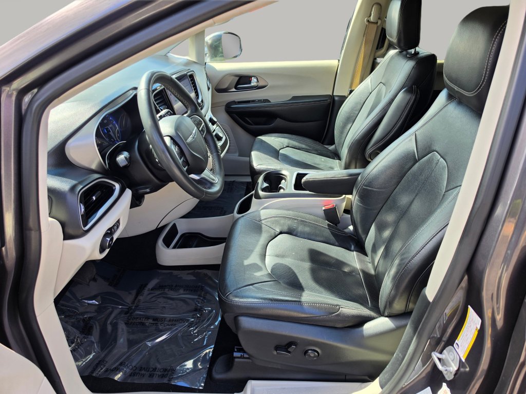 Used 2022 Chrysler Pacifica Touring-L FWD image 24