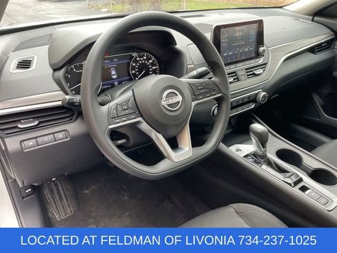 Used 2025 Nissan Altima 2.5 SV AWD/4WD image 10