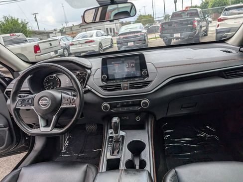 Used 2022 Nissan Altima 2.5 SR FWD image 14