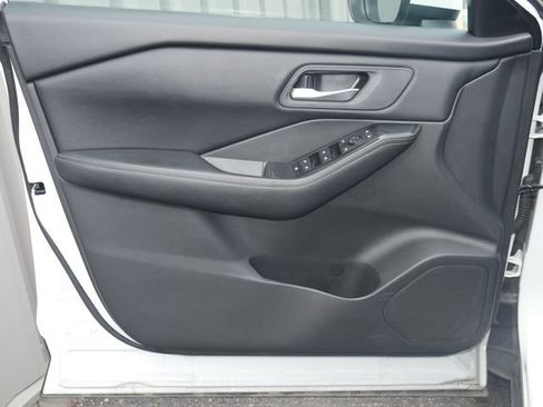 Used 2024 Nissan Rogue SV FWD image 11