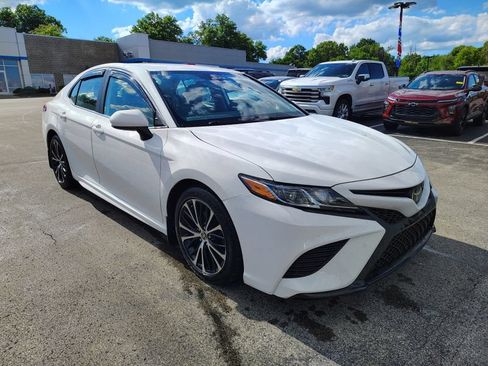 Used 2020 Toyota Camry SE AWD/4WD image 3