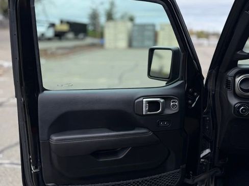 Used 2019 Jeep Wrangler Unlimited Rubicon w/ Dual Top Group image 16