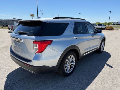 Used 2020 Ford Explorer XLT w/ Equipment Group 202A RWD image 5