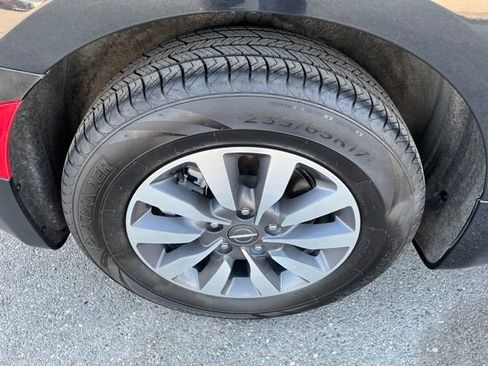 Used 2023 Chrysler Pacifica Limited image 19