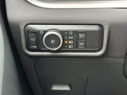 Used 2024 Ford Explorer XLT w/ Equipment Group 202A image 31