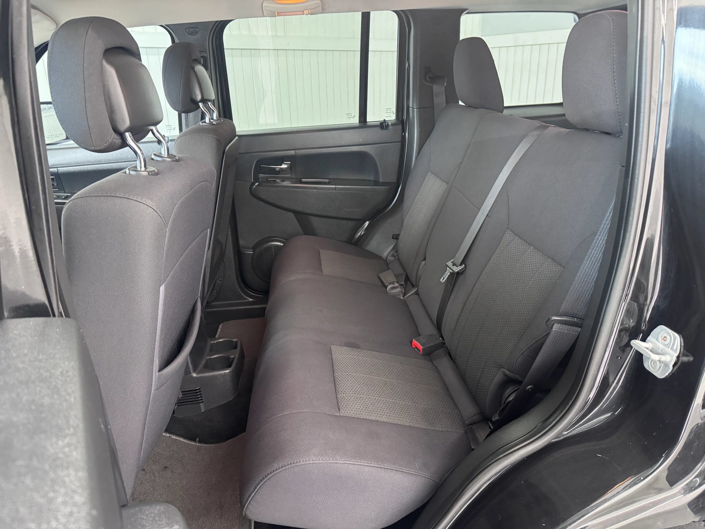 Used 2011 Jeep Liberty Sport RWD image 11
