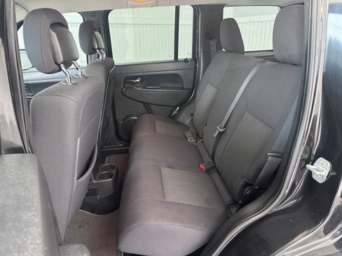 Used 2011 Jeep Liberty Sport image 11