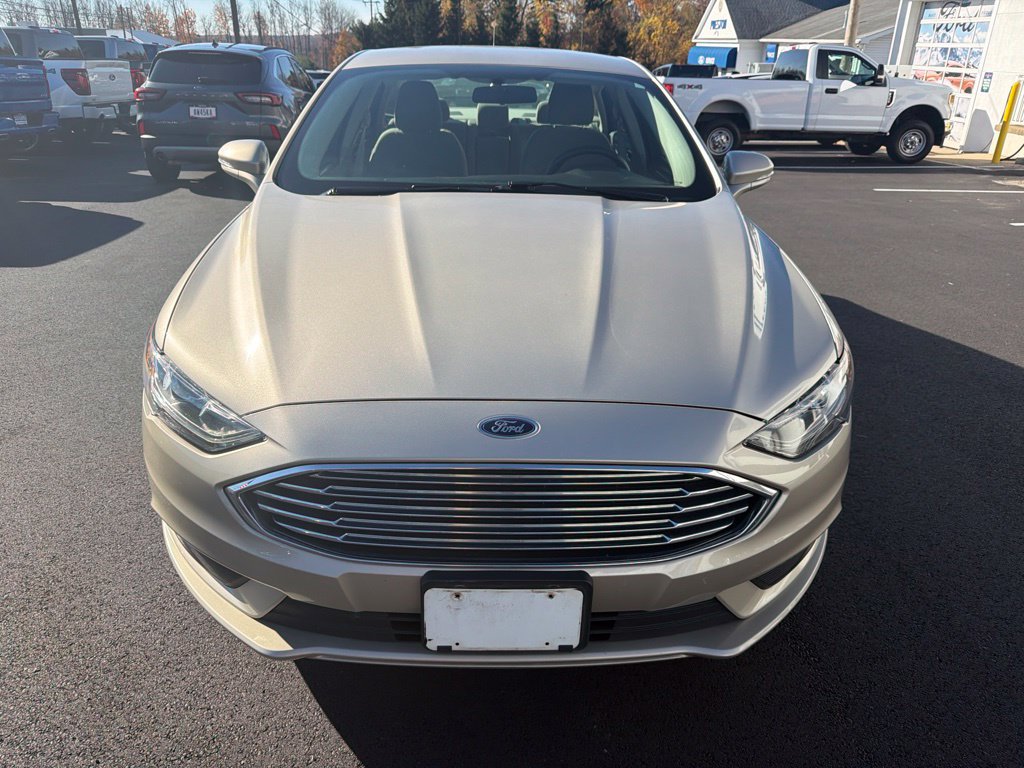 Used 2017 Ford Fusion SE w/ Fusion SE Technology Package FWD image 3