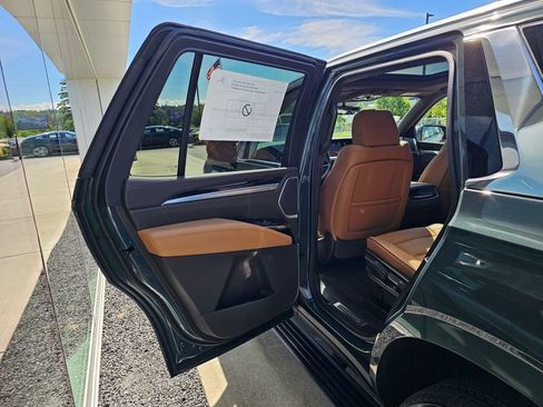 New 2026 Cadillac Escalade Luxury w/ Touring Package AWD/4WD image 16