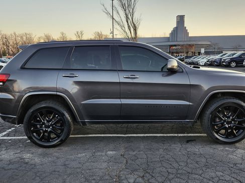 Used 2018 Jeep Grand Cherokee Altitude image 19