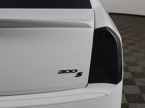 Used 2018 Chrysler 300 S image 15
