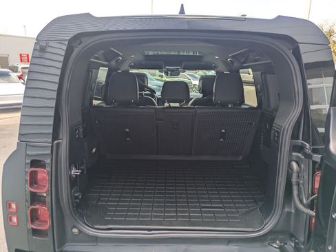 Used 2025 Land Rover Defender 110 X-Dynamic SE image 29