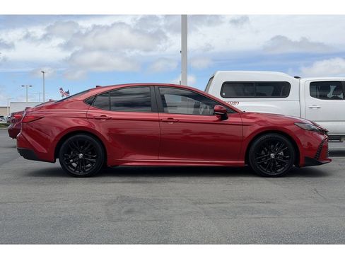 Certified 2025 Toyota Camry SE FWD image 3