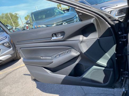 Used 2025 Nissan Altima 2.5 SV image 18