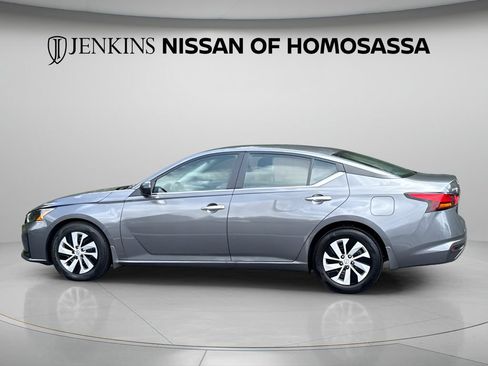 Certified 2024 Nissan Altima 2.5 S FWD image 9