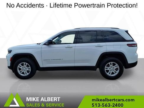 Used 2023 Jeep Grand Cherokee Laredo AWD/4WD image 4