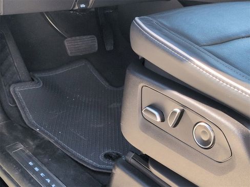 Certified 2025 Cadillac Escalade Premium Luxury image 21