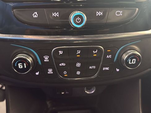 Used 2023 Chevrolet Traverse LT FWD image 21