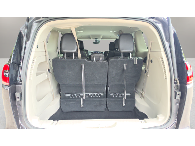 Used 2023 Chrysler Pacifica Touring-L FWD image 16
