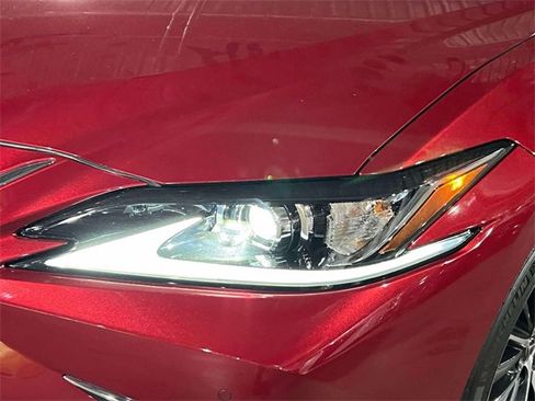 Certified 2025 Lexus ES 300h w/ Premium Package image 11