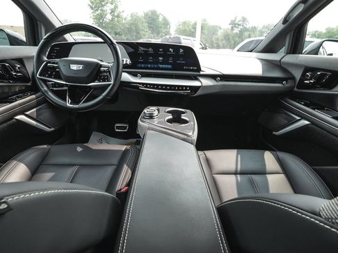 Used 2025 Cadillac Optiq Luxury 1 AWD/4WD image 52