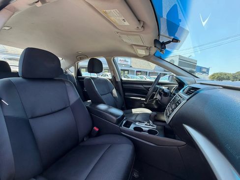 Used 2016 Nissan Altima 2.5 SR w/ LED Appearance Package FWD image 17