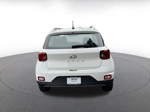 Used 2026 Hyundai Venue SEL FWD image 14
