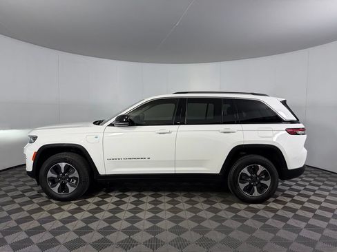 Used 2023 Jeep Grand Cherokee 4WD 4xe image 11