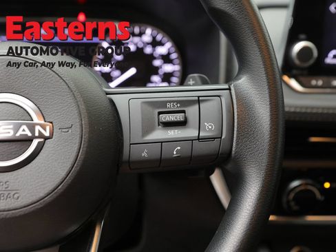 Used 2023 Nissan Rogue S AWD/4WD image 15