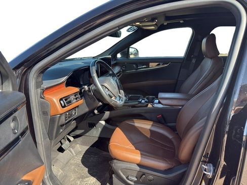 Used 2023 Lincoln Nautilus Reserve w/ Luxury Package AWD/4WD image 9