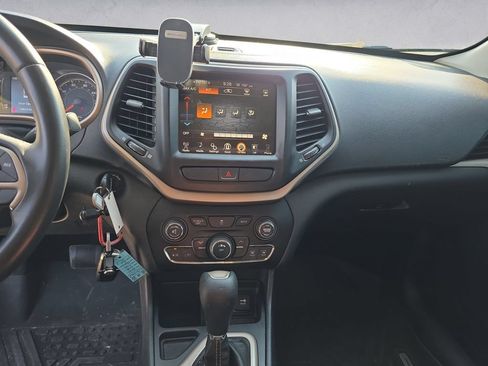 Used 2015 Jeep Cherokee Latitude FWD image 11