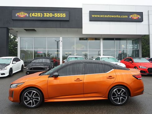 Used 2024 Nissan Sentra SR w/ SR Premium Package image 2