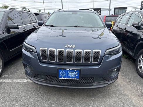 Used 2019 Jeep Cherokee Latitude Plus w/ Cold Weather Group AWD/4WD image 1