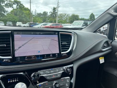 New 2025 Chrysler Pacifica Pinnacle w/ Trailer Tow Group image 12