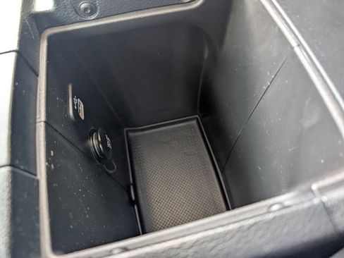 Used 2018 Jeep Wrangler Unlimited Sahara w/ Connectivity Group image 29