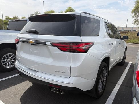 Used 2023 Chevrolet Traverse Premier image 3