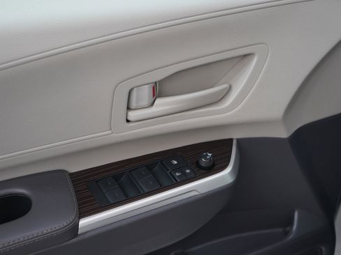 Used 2024 Toyota Sienna LE image 22