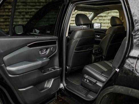 Used 2025 Honda Pilot Touring image 20