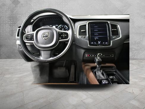 Used 2020 Volvo XC90 T6 Momentum AWD/4WD image 2