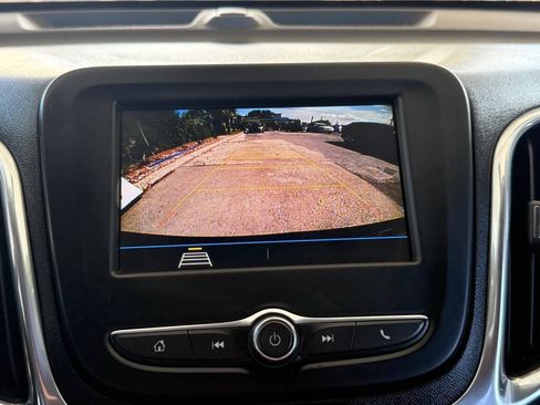Used 2019 Chevrolet Equinox LT FWD image 17