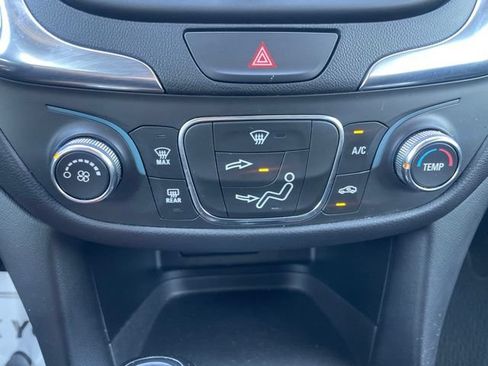 Used 2021 Chevrolet Equinox LT FWD image 23