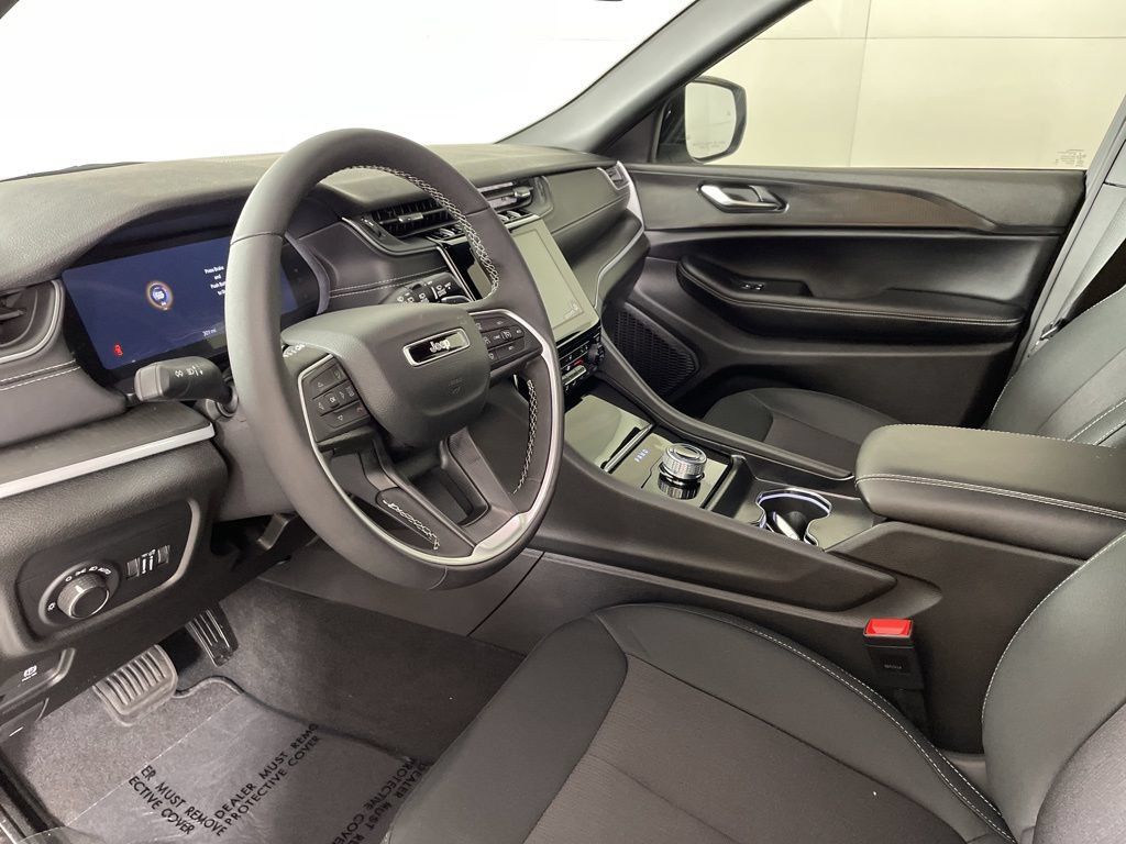 New 2025 Jeep Grand Cherokee Laredo X w/ Luxury Tech Group I AWD/4WD image 21