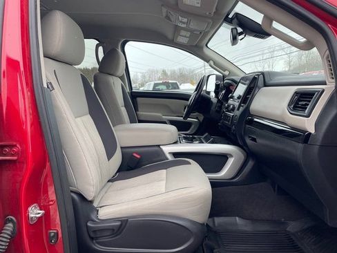 Used 2022 Nissan Titan SV w/ SV Convenience Package image 16