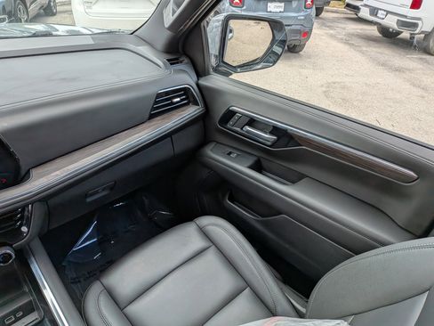 Used 2025 Chevrolet Tahoe Z71 AWD/4WD image 19