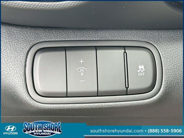 Certified 2025 Hyundai Venue SE FWD image 19