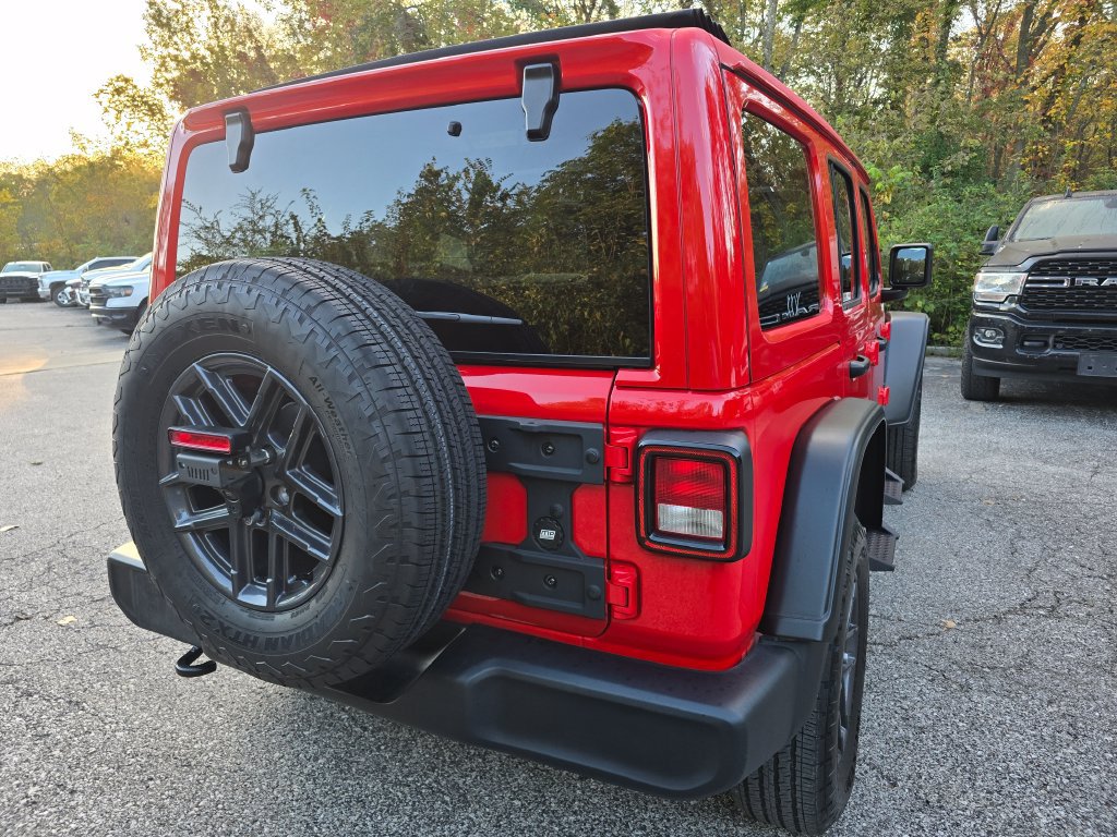 Used 2024 Jeep Wrangler Unlimited Sport AWD/4WD image 7