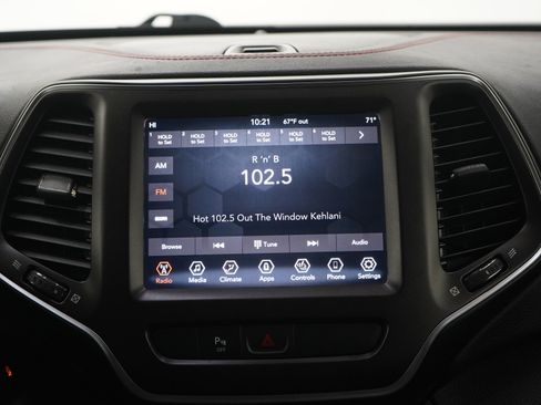 Used 2019 Jeep Cherokee Trailhawk w/ Cold Weather Group image 16