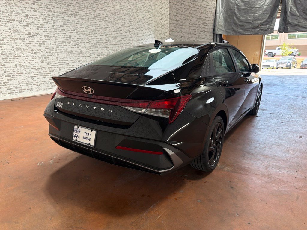 New 2026 Hyundai Elantra SEL Sport FWD image 7