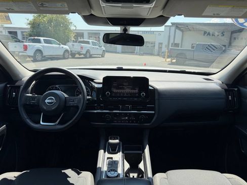Used 2025 Nissan Pathfinder SV AWD/4WD image 42